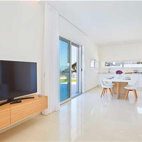 3 bedroom villa with pool & sea views, Alcamo Marina, sleeps 6-7